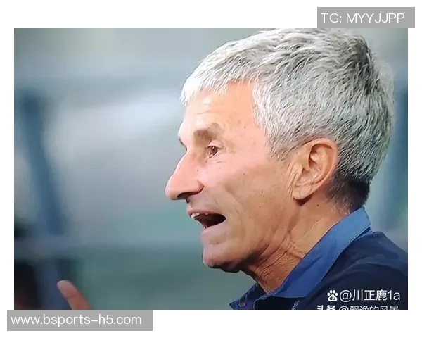 前国安主帅塞蒂恩亲临拉帕比赛现场与赫塞比埃拉等球星亲密合影 前国安主帅塞蒂恩亲临拉帕比赛现场与赫塞比埃拉等球星亲密合影