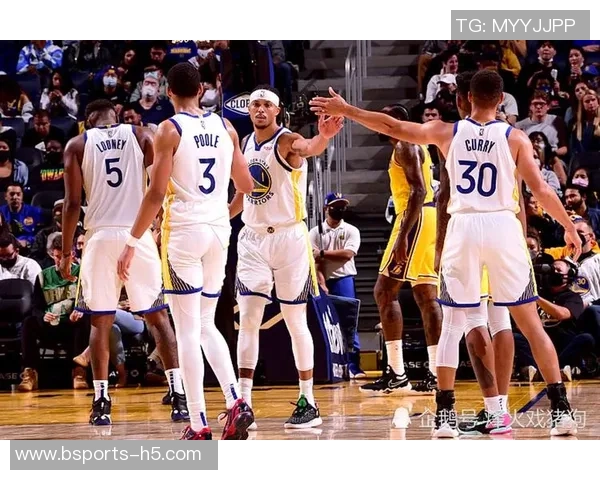 张佳玮分析卢教练全锋阵策略如何在勇士对决中逆转局势 张佳玮分析卢教练全锋阵策略如何在勇士对决中逆转局势