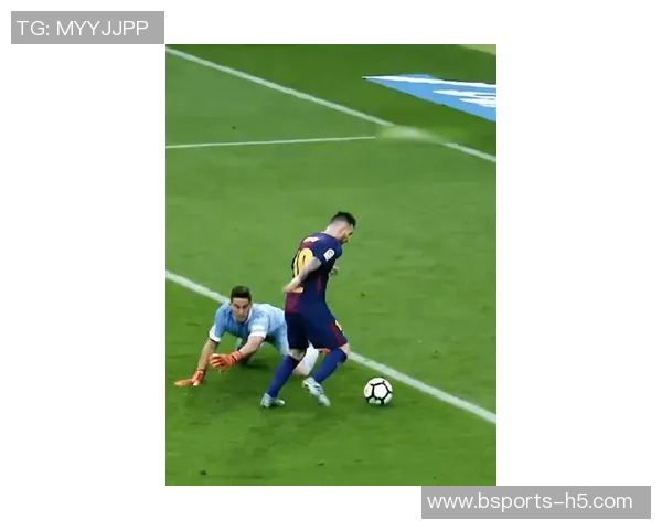 梅西巧妙观察对手防守时机精准助攻展现超凡球技