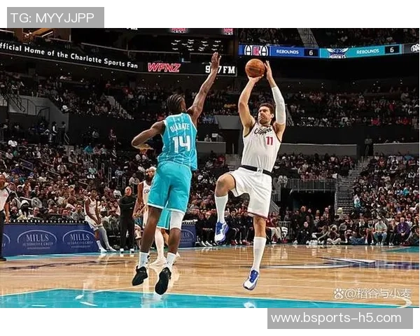 黄蜂主帅称三球为球队核心支柱表达他希望继续留在夏洛特的决心 黄蜂主帅称三球为球队核心支柱表达他希望继续留在夏洛特的决心